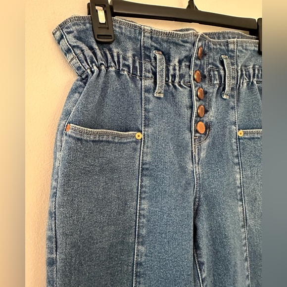 Blank NYC tulip waist with elastic button fly denim - Picture 2 of 11